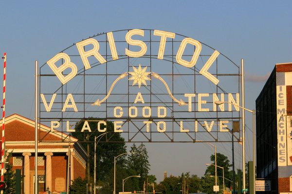 1c9a072f 44ec 4081 8ed3 5e4c56b4dadf TICKET.hs file upload Hero Bristol sign de5a46