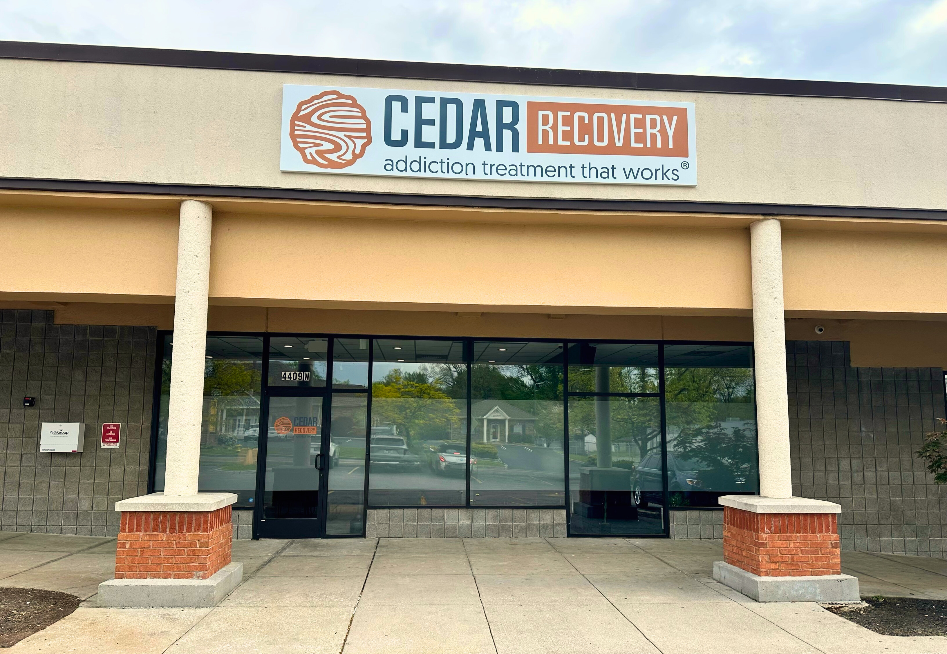 e647dcf9-e92d-4513-b368-087eb661c227-TICKET.hs_file_upload-Exterior-1 A welcoming view of Cedar Recovery, a leading methadone clinic known for treating opioid addiction in Knox County